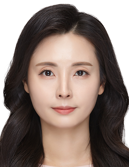 진윤영 사진